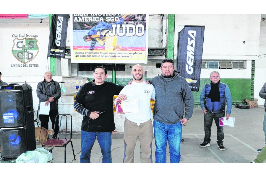 Vivas, Lucenti y Pablo Sprovieri, pte. C. Dorrego.