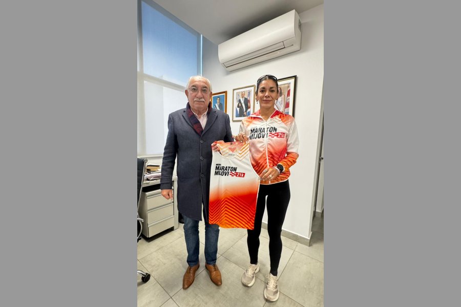 Ivanna junto a Carlos Dapello, Sec. Deportes de SE