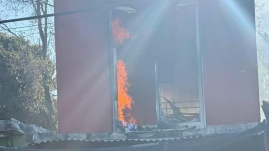 Un incendio en una casa en Villa Mar&iacute;a fue lo que destap&oacute; la brutal agresi&oacute;n.