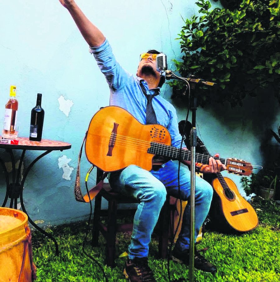 Prepara nuevas canciones, con colaboraciones de m&uacute;sicos &uacute;nicos.