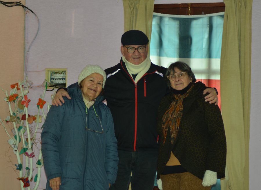Norma, Alejandro y Coni, autoridades del Centro de Jubilados.