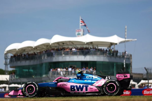 Colapinto largó 19°, hizo una gran remontada y terminó sumando puntos en Silverstone