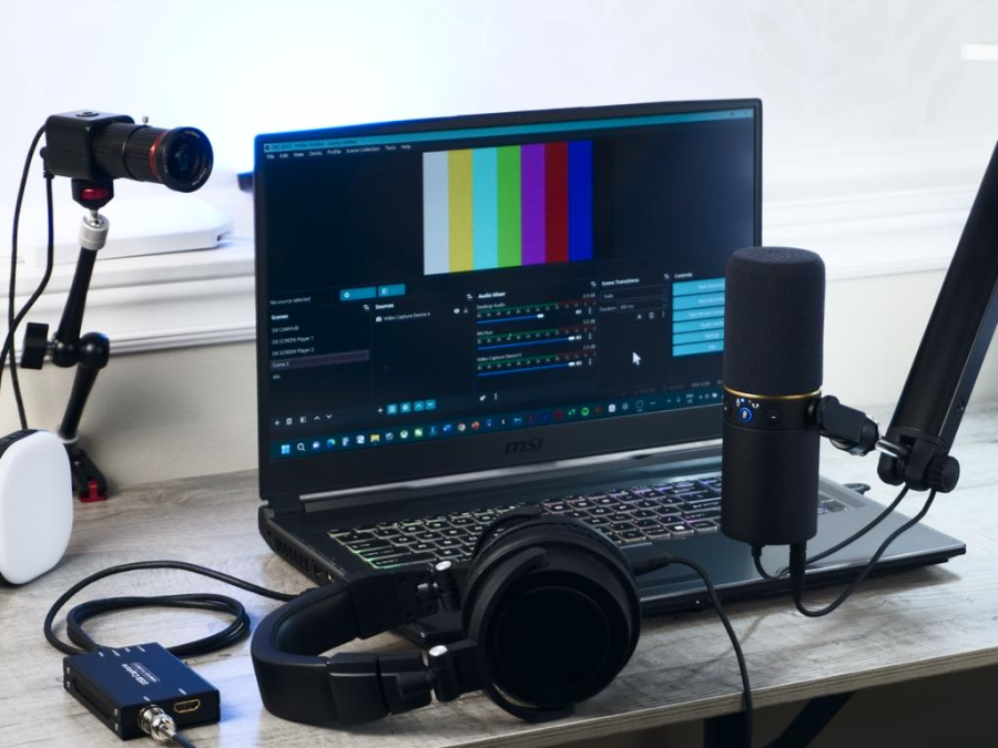 Un equipo b&aacute;sico con computadora, micr&oacute;fono, c&aacute;mara e iluminaci&oacute;n es suficiente para comenzar a hacer streaming con buena calidad.