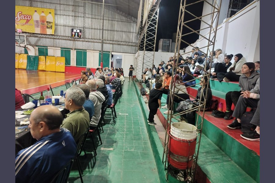 Vista parcial en una noche de básquetbol.