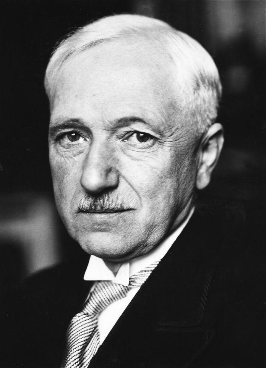 Jules Rimet impuls&oacute; la creaci&oacute;n de un torneo internacional organizado por la FIFA e independiente de los Juegos Ol&iacute;mpicos.