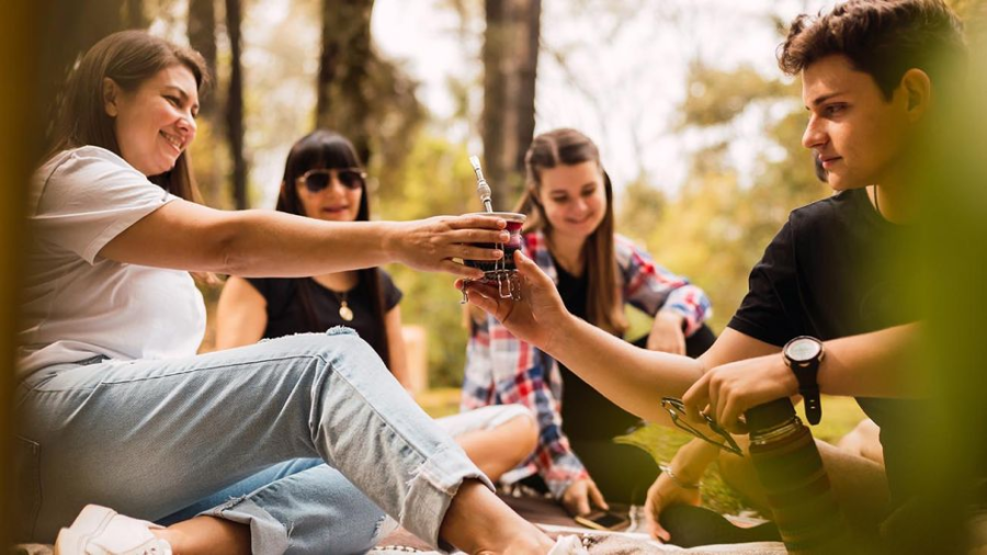 <i>M&aacute;s que una bebida, el mate representa un ritual de encuentro que contin&uacute;a uniendo a millones de personas.</i>
