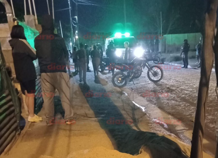 Una ambulancia lleg&oacute; al sitio para asistir a las víctimas.