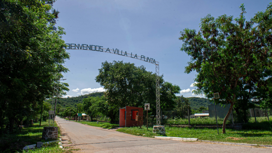 <i>Villa La Punta est&aacute; ubicada en la ladera oriental de las sierras de Guasay&aacute;n, a unos 92 kilómetros de la capital de Santiago del Estero.</i>
