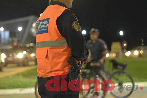 Encontró a su hija en una crisis y ella le confesó que su ex le había robado el celular