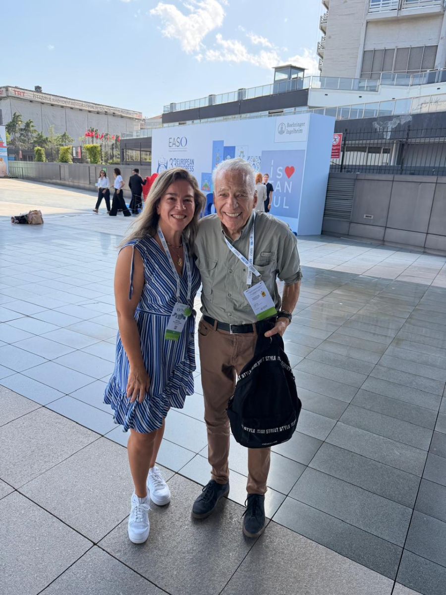 <i>La m&eacute;dica santiague&ntilde;a M&oacute;nica Rold&aacute;n Su&aacute;rez junto al Dr. Alberto Cormillot, referente de la medicina argentina y uno de los impulsores del abordaje integral de la obesidad.</i>