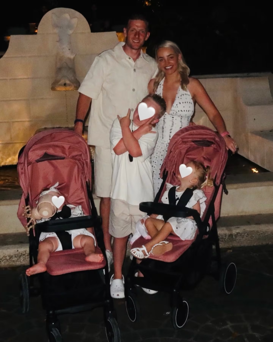 <i>El arquero de la selecci&oacute;n inglesa, junto a su esposa, Megan, y los tres hijos de la pareja. En 2019, se agarr&oacute; a trompadas en un bar para defenderla. (Foto: Instagram @jpickford1)</i>