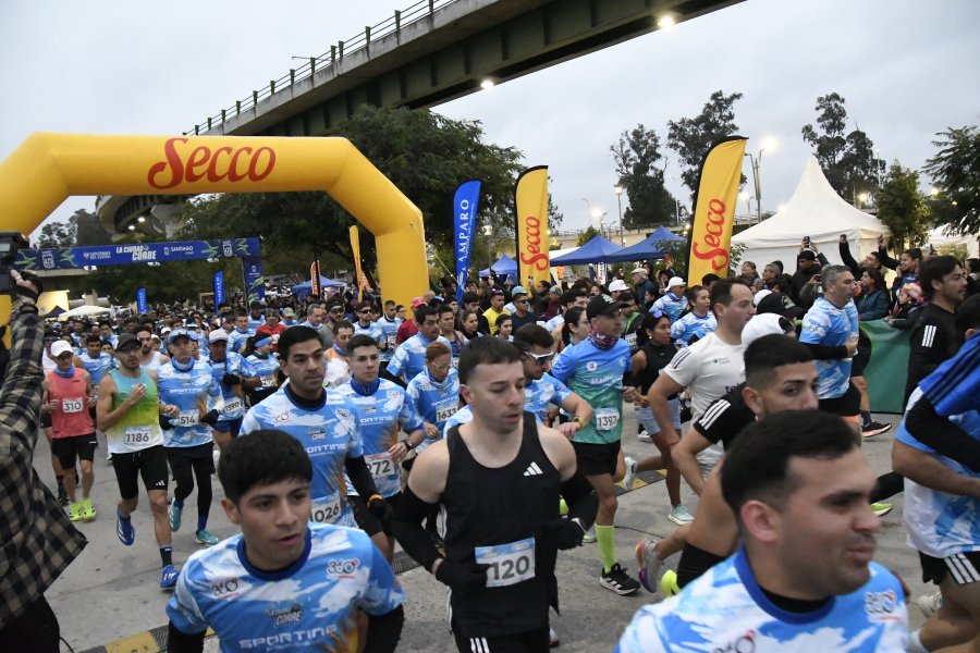 Una multitu se dio cita al La Ciudad Corre.
