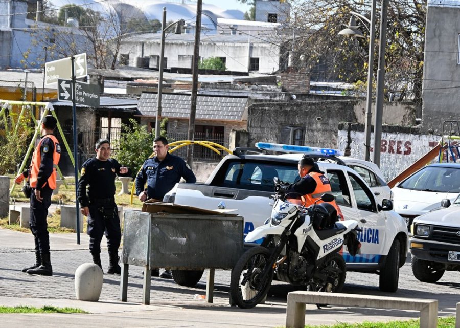 La Polic&iacute;a en el lugar del hecho.