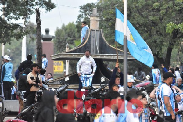 La Banda se tiñó de celeste y blanco tras la clasificación de Argentina a la final del Mundial