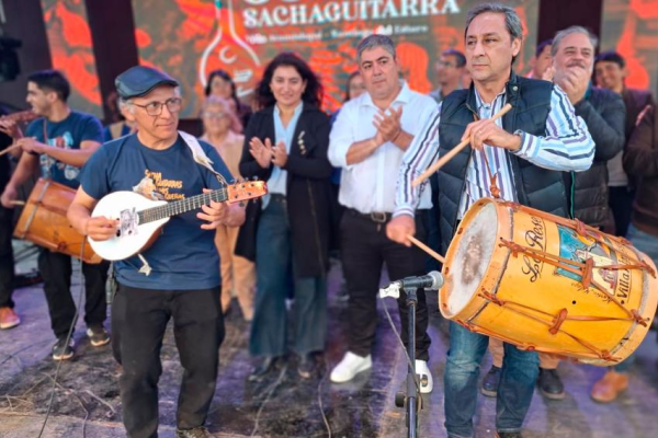 Villa Atamisqui celebró los 55 años de Las Sachaguitarras Atamisqueñas con un homenaje a Elpidio Herrera
