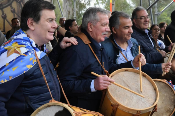 Gerardo Zamora destacó el éxito de la 24° Marcha de los Bombos y la masiva participación de los santiagueños