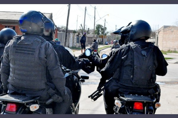 Acusó a la pareja de su ex de golpearlo en la cabeza con una barreta