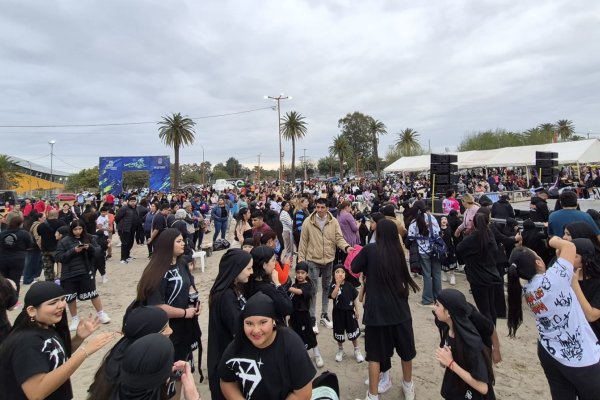 La edición invierno de Santiago es tu Río de la Municipalidad vivió un sábado con deporte, baile y recreación familiar