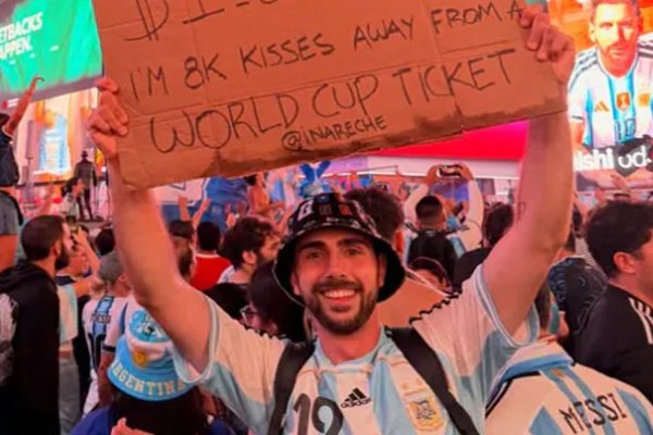 Un argentino se volvió viral al cambiar besos por dinero para ir a la final del Mundial