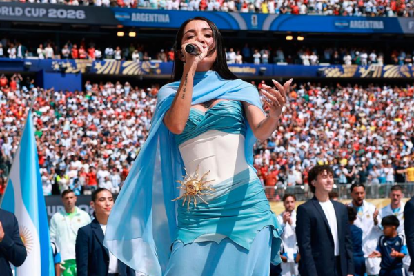 María Becerra conmovió al estadio al interpretar el Himno Nacional antes de la final del Mundial