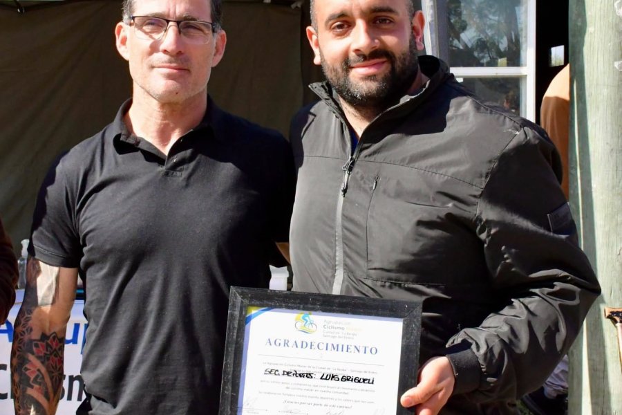 Beron  junto a Luis Griguelli, director de deporte