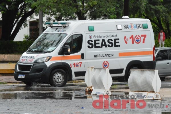 Nenes jugaban en la vereda, se les fue la pelota y provocaron la caída de un motociclista