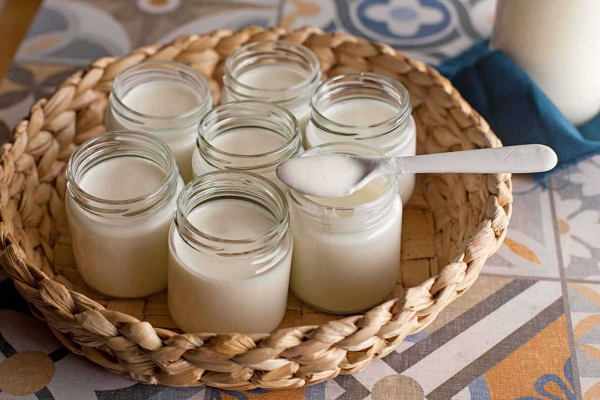 Cómo hacer yogur casero con dos ingredientes y una receta muy fácil