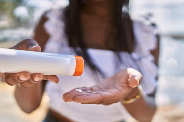 La ANMAT prohibió la comercialización de protectores solares por carecer de registro sanitario