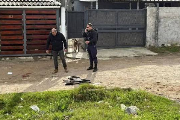 Un policía que trabajaba como delivery baleó a un delincuente en la cara luego de que intentara robarle