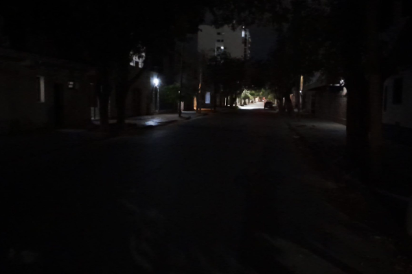 Preocupación en el barrio Belgrano por el robo de luminarias | Una cuadra quedó casi a oscuras