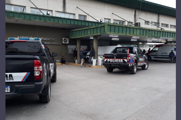 Un hombre fue trasladado al hospital con un cuchillo clavado en la espalda