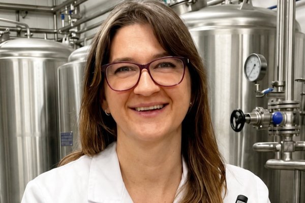 La ingeniera Claudia Guzmán presenta su último libro "En boca de todos"