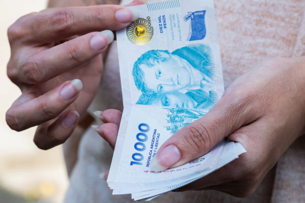 Anses confirmó un nuevo aumento para la AUH en agosto y así quedan los montos