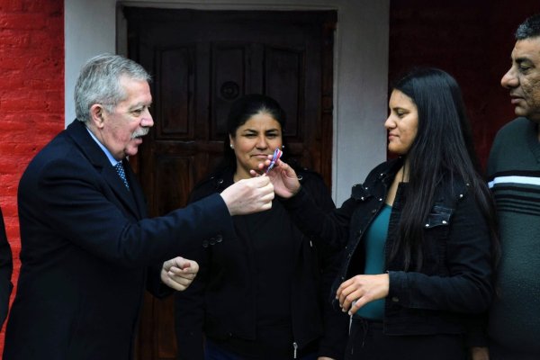 El gobernador inauguró una planta potabilizadora y viviendas sociales en Pampa de los Guanacos