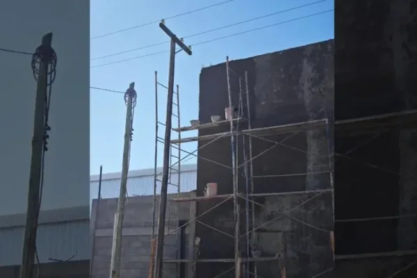 Un adolescente murió electrocutado tras una fuerte descarga eléctrica