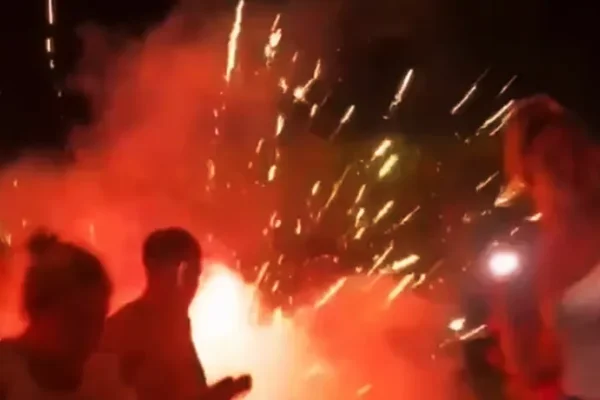 Españoles quisieron quemar una bandera para burlar a Argentina, pero todo terminó de la peor manera