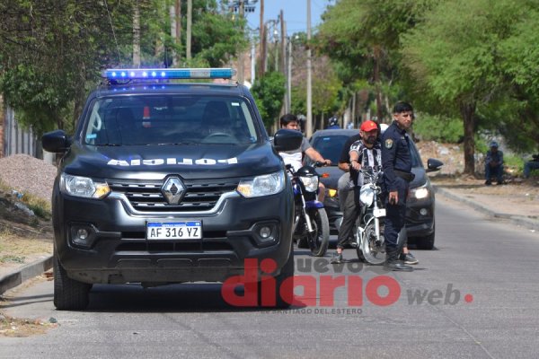 Motociclista chocó contra una camioneta y terminó hospitalizada en el barrio Centro