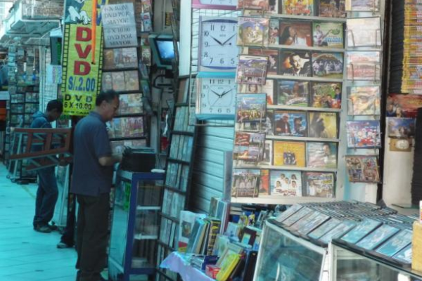 La piratería de películas en CD | El fenómeno que conquistó las calles y desapareció con la llegada de internet