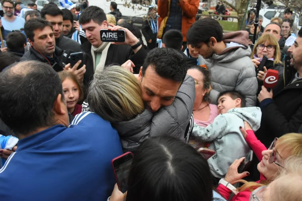 Scaloni volvió a Pujato y recibió el cariño de sus vecinos | Se logró la unión de todos