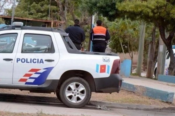 Un joven se autolesionó con un cuchillo y fue trasladado de urgencia al hospital en La Banda