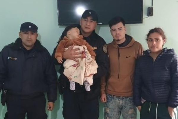 Policías le salvaron la vida a un bebé de 10 meses que no podía respirar en Forres