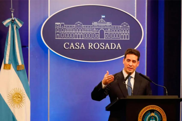 El Gobierno defendió a la Selección y desmintió críticas por la bandera de Malvinas