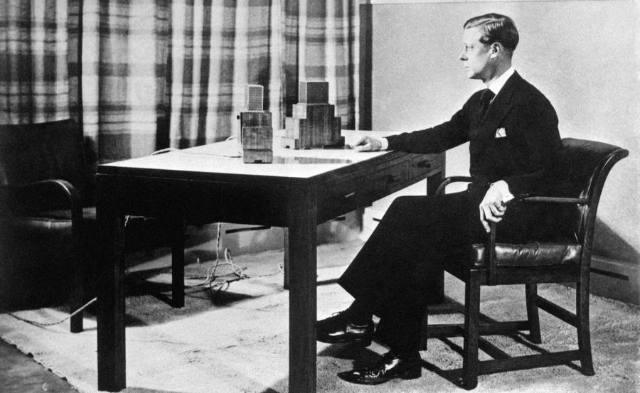 Eduardo VIII durante su primera aparici&oacute;n en TV al mundo.