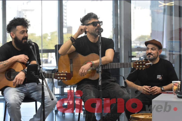 Gaby Juárez llevó su música a la Primera Peña del Multistream